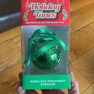 New holiday tree wireless speaker ornament green